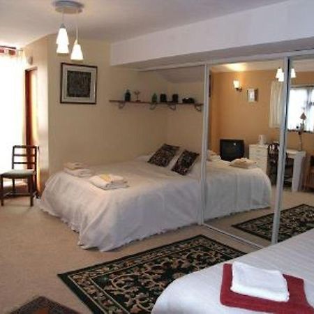 The Tudor Court Hotel 솔리헐 객실 사진