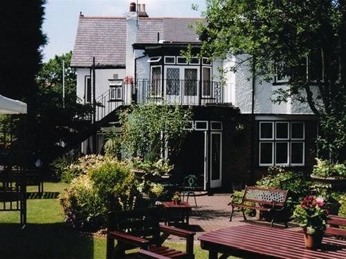 The Tudor Court Hotel 솔리헐 외부 사진